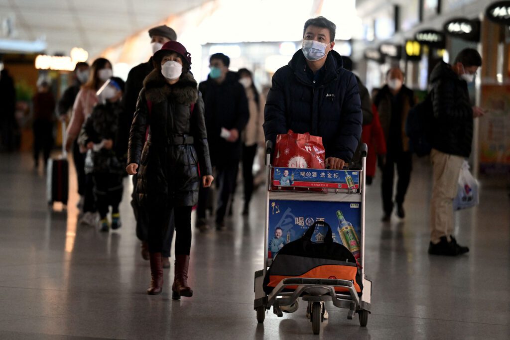 Crece alarma mundial ante ola de contagios coronavirus en China • Once Noticias